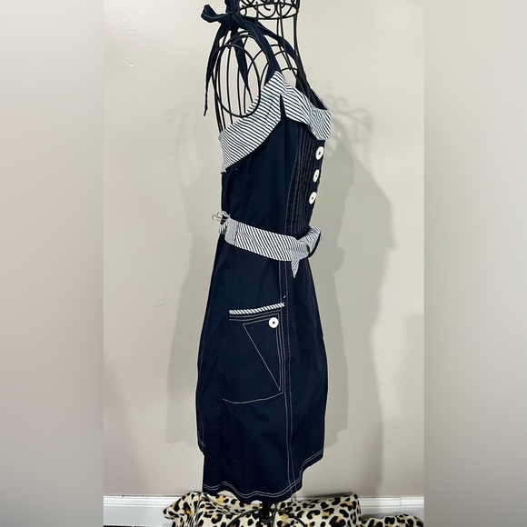 This a a beautiful sailor-style dress. Size 4. - Picture 2 of 8